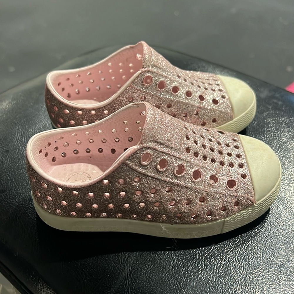 Size 6 Native Shoes